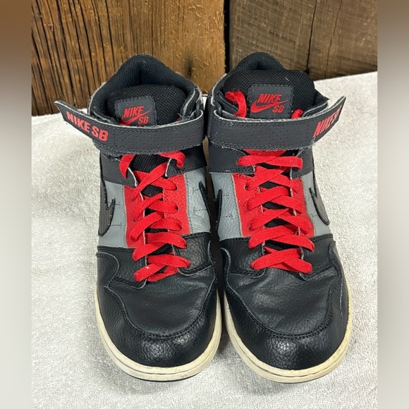 Nike Boys SB Mogan 2 645025-002 Black Gray Red Mid-Top Sneaker Shoes Size 7Y - Picture 3 of 7